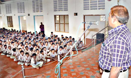 சாலை விதிகள் விழிப்புணர்வு கூட்டம்