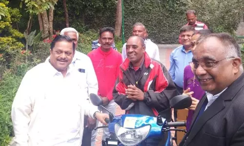 தாய்லாந்து நாட்டிற்கு பயிற்சிக்கு செல்லும் யானை பாகன்கள்- வனத்துறை அமைச்சர் ராமச்சந்திரன் தகவல்