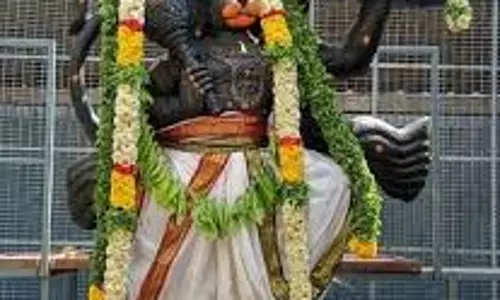 ஆஞ்சநேயருக்கு சிறப்பு அபிஷேகம்