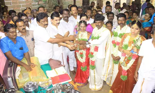 நெல்லையப்பர் கோவிலில் 3 ஜோடிகளுக்கு இலவச திருமணம் - அப்துல் வகாப் எம்.எல்.ஏ. நடத்தி வைத்தார்