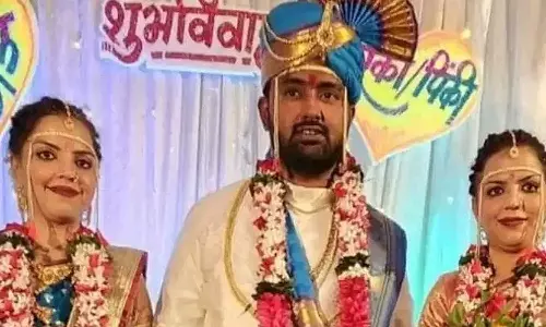 சோலாப்பூரில் நடந்த வினோத கல்யாணம்- இரட்டை சகோதரிகளை மணந்த மணமகன் மீது வழக்கு பதிவு