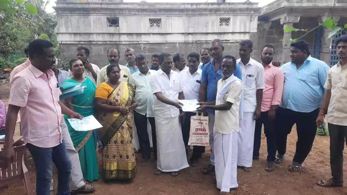 பயனாளிகளுக்கு நிதி உதவி-அங்காளன் எம்.எல்.ஏ. வழங்கினார் பயனாளிகளுக்கு நிதி உதவி-அங்காளன் எம்.எல்.ஏ. வழங்கினார்