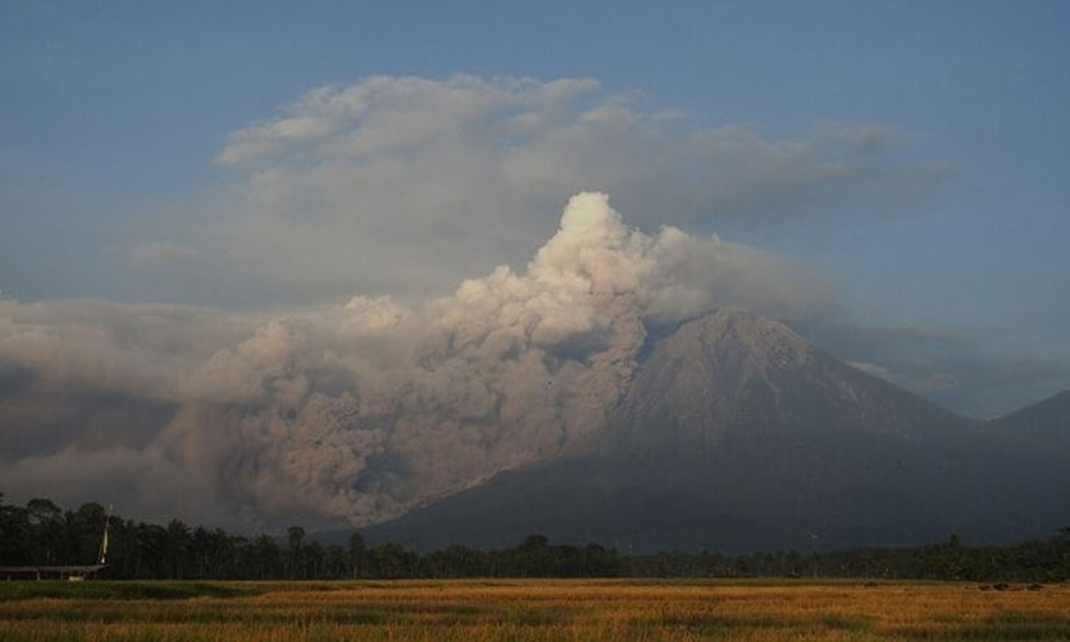 Letusan gunung berapi di Indonesia: 2.000 orang dievakuasi