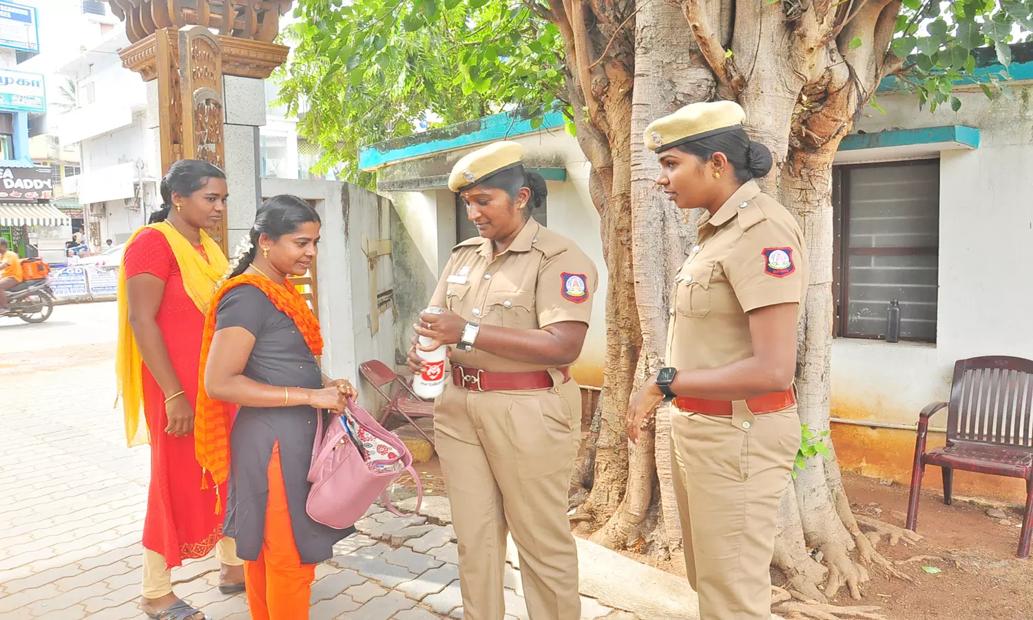 நாகர்.கலெக்டர் அலுவலகத்தில் முதியவர் தற்கொலை முயற்சி