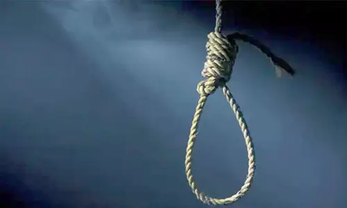 தொழிலாளி தூக்கு போட்டு தற்கொலை