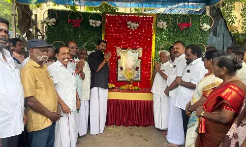 ஜெயலலிதா உருவ படத்துக்கு அ.தி.மு.க.வினர் அஞ்சலி