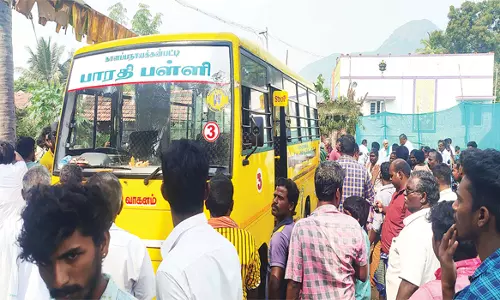 தனியார் பள்ளி பஸ்சை சிறைபிடித்த பொதுமக்கள்