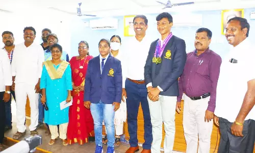 7 குடும்பத்தினரை ஊரைவிட்டு ஒதுக்கி வைத்ததாக புகார்