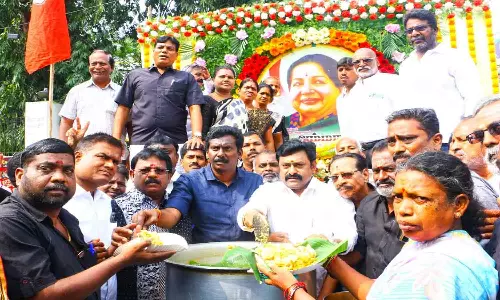 ஜெயலலிதா நினைவு நாளையொட்டி அன்னதானம்