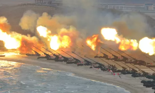 தென்கொரியாவை அச்சுறுத்தும் வகையில் கடல் எல்லை பகுதியில் வடகொரியா தாக்குதல்