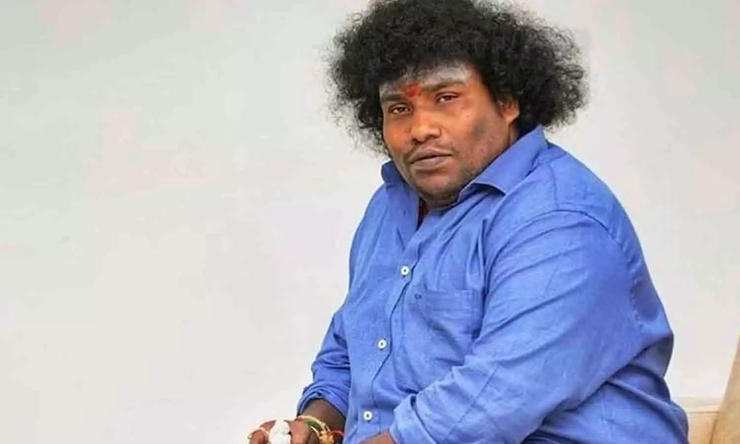 படத்தை வாங்காதீர்கள் என்று போன் செய்து தடுக்கிறார் - யோகிபாபு மீது தயாரிப்பாளர் புகார்