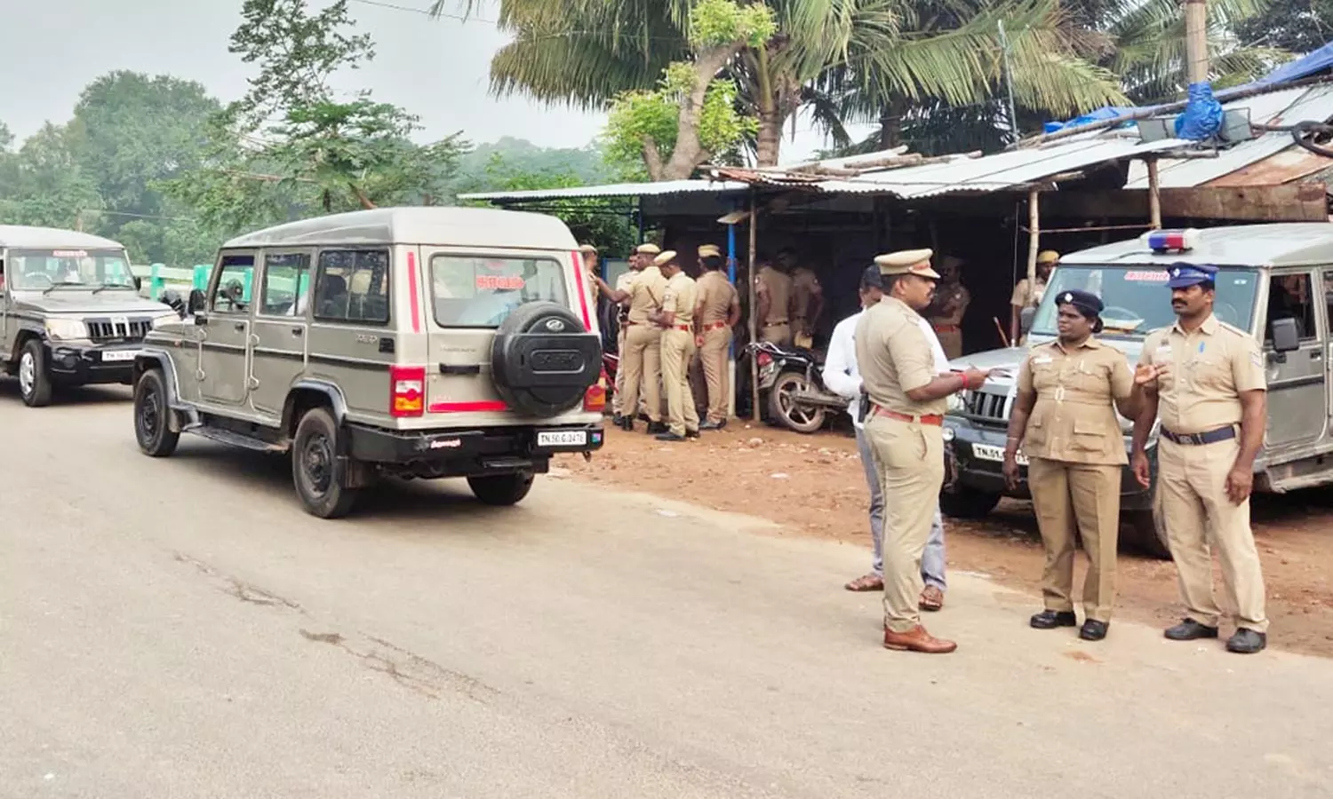 மயிலாடுதுறையில் 144 தடை உத்தரவு: பொது போக்குவரத்து நிறுத்தம்