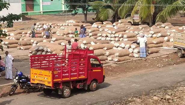 ரூ.25 லட்சத்திற்கு பருத்தி ஏலம்