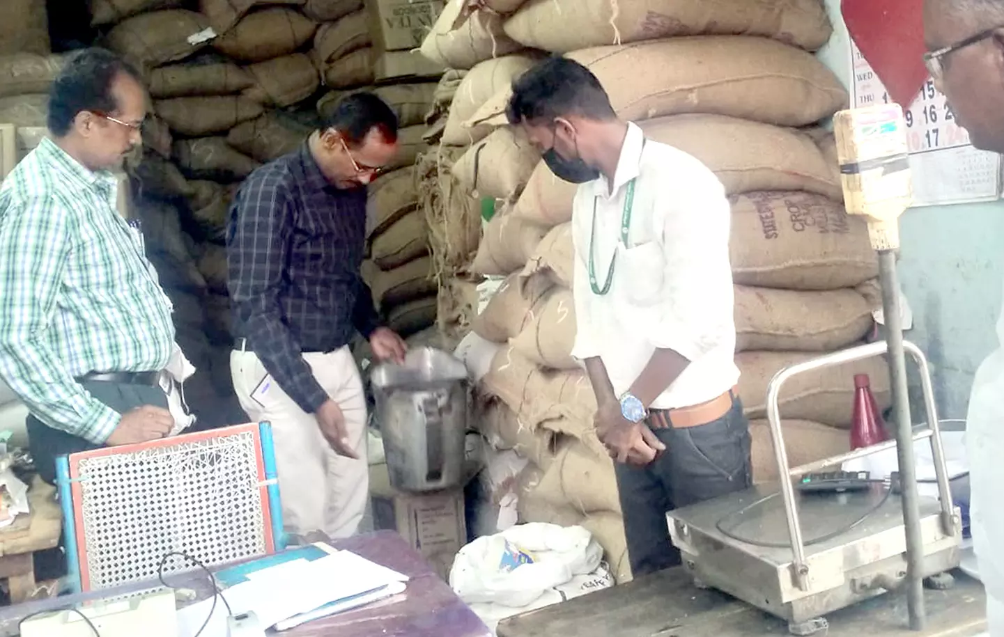 தமிழ்நாடு நுகர்பொருள் வாணிபக் கழக நிர்வாக இயக்குநர் நேரில் ஆய்வு