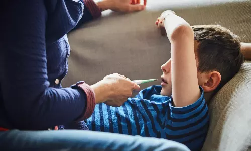 குழந்தைகளைக் குறிவைக்கும் ஃப்ளு வைரஸ்... எப்படி பரவுகிறது?