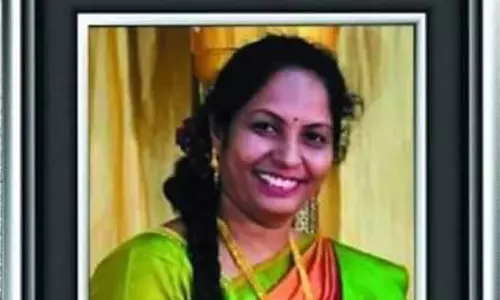 அமைச்சர் துரைமுருகனின் அண்ணன் மகள் ரெயிலில் பாய்ந்து தற்கொலை