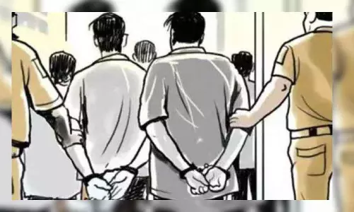 பண்ருட்டியில் கஞ்சா,சாராயம் விற்ற 4 வாலிபர்கள் கைது