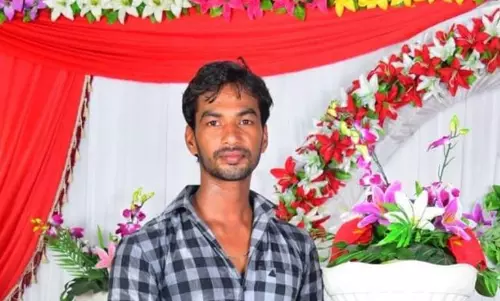 காரைக்காலில் கடல் சீற்றம்  கடலில் தவறி விழுந்த மீனவர் கதி என்ன?  தேடும் பணி தீவிரம்
