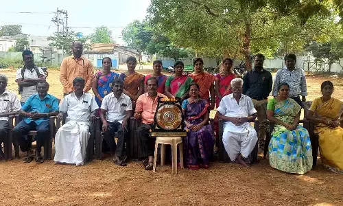 பாரதிபுரம் பள்ளி ஆசிரியர்களுக்கு பாராட்டு