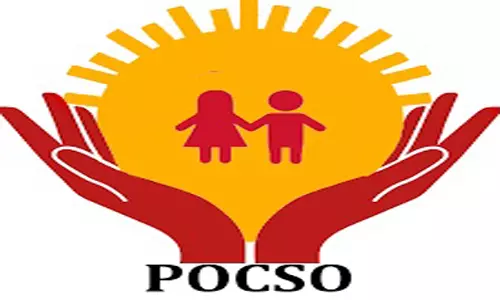 வாலிபருடன் வெளியூரில் தங்கி இருந்த குமரி மாணவியை மீட்ட போலீசார்