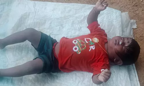 உத்தனப்பள்ளி அருகே கிணற்றில் வீசி   குழந்தையை கொன்றுவிட்டு தற்கொலைக்கு முயன்ற பெண்