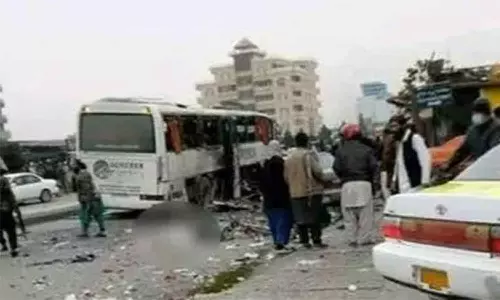 ஆப்கானிஸ்தானில் அரசு ஊழியர்களை குறிவைத்து வெடிகுண்டு தாக்குதல்- 6 பேர் உயிரிழப்பு
