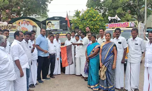 சாதனை விளக்க பிரசார வாகனங்கள்- ராஜா எம்.எல்.ஏ. தொடங்கி வைத்தார்