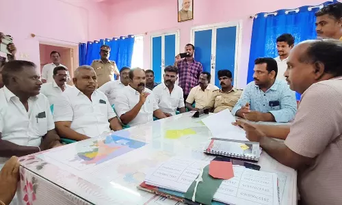 மணல் கொள்ளை: தாலுகா முற்றுகையிட்டு போராட்டம்