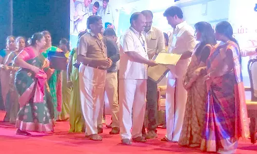 2 அரசு பள்ளிகளுக்கு ரூ. 25 லட்சம் சிறப்பு ஊக்கத்தொகை