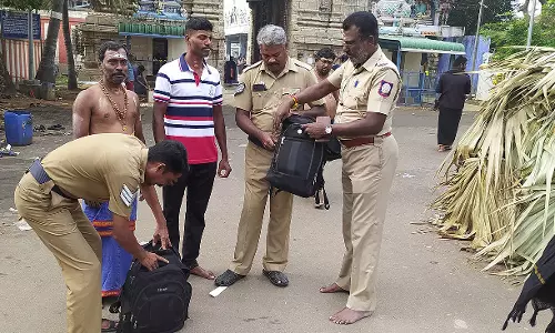 பவானி சங்கமேஸ்வரர் கோவிலில் போலீசார் பாதுகாப்பு