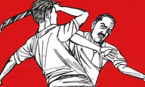 நாங்குநேரி அருகே பெண்ணுக்கு அரிவாள் வெட்டு - தம்பிக்கு வலைவீச்சு