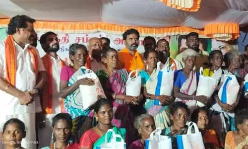 பொன்னேரி: பழங்குடியின மக்களுக்கு நலத்திட்ட உதவிகள் வழங்கிய பாஜக