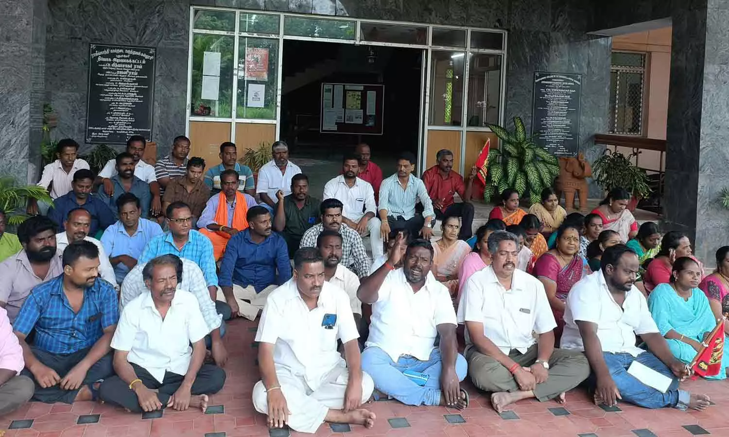 தற்காலிக ஊழியர்கள் தர்ணா தற்காலிக ஊழியர்கள் தர்ணா