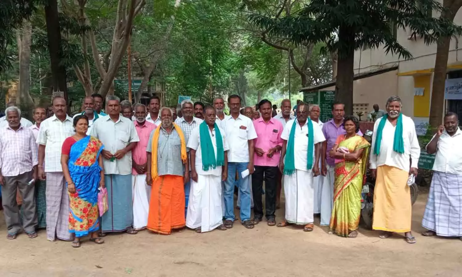 பயிற்காப்பீட்டு திட்ட விழாவை விவசாயிகள் புறக்கணிப்பு பயிற்காப்பீட்டு திட்ட விழாவை விவசாயிகள் புறக்கணிப்பு