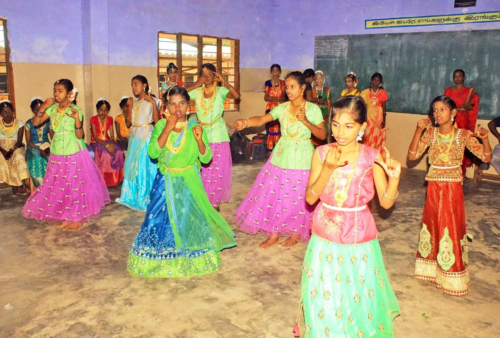 பாளையில் மாவட்ட அளவிலான கலை இலக்கிய திருவிழா-அப்துல் வகாப் எம்.எல்.ஏ. தொடங்கி வைத்தார்