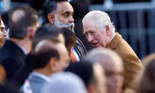 இங்கிலாந்து அரசர் சார்லஸ் மீது மீண்டும் முட்டை வீச்சு - ஒருவர் கைது