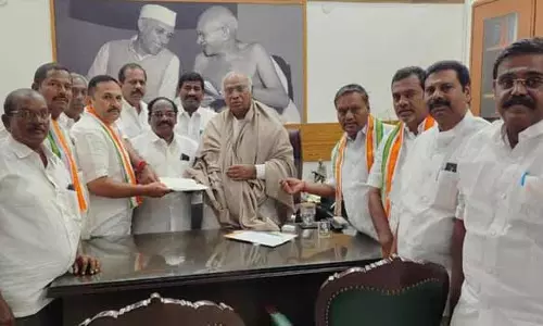 மாநில தலைவரை மாற்ற வேண்டும்- புதுவை காங்கிரஸ் நிர்வாகிகள் போர்க்கொடி