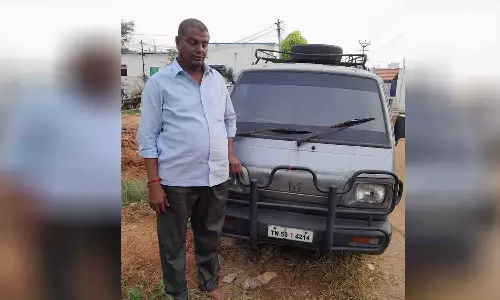 திருப்பூரில் ஆம்னி வேனில் கடத்தி சென்ற  1 டன் ரேஷன் அரிசி பறிமுதல் - ஒருவர் கைது