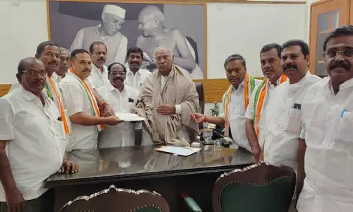 புதுவை காங்கிரஸ்  நிர்வாகிகள் மனு