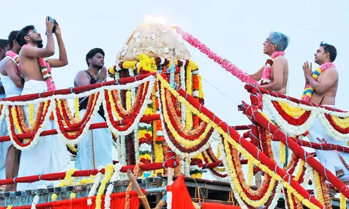 வள்ளியூர் சூட்டுபொத்தை மலை உச்சி மீது கார்த்திகை தீபம் ஏற்றப்பட்டது