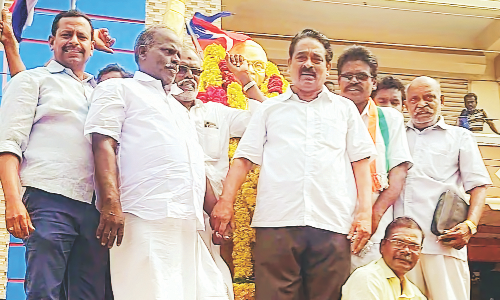 தஞ்சை தெற்கு  மாவட்ட காங்கிரஸ் சார்பில் அம்பேத்காரின் நினைவு தினம் அனுசரிப்பு