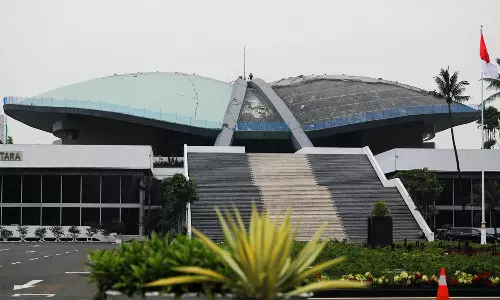 தகாத உறவு வைத்திருந்தால் ஒரு ஆண்டு ஜெயில் தண்டனை: இந்தோனேஷியா பாராளுமன்றத்தில் மசோதா நிறைவேற்றம்