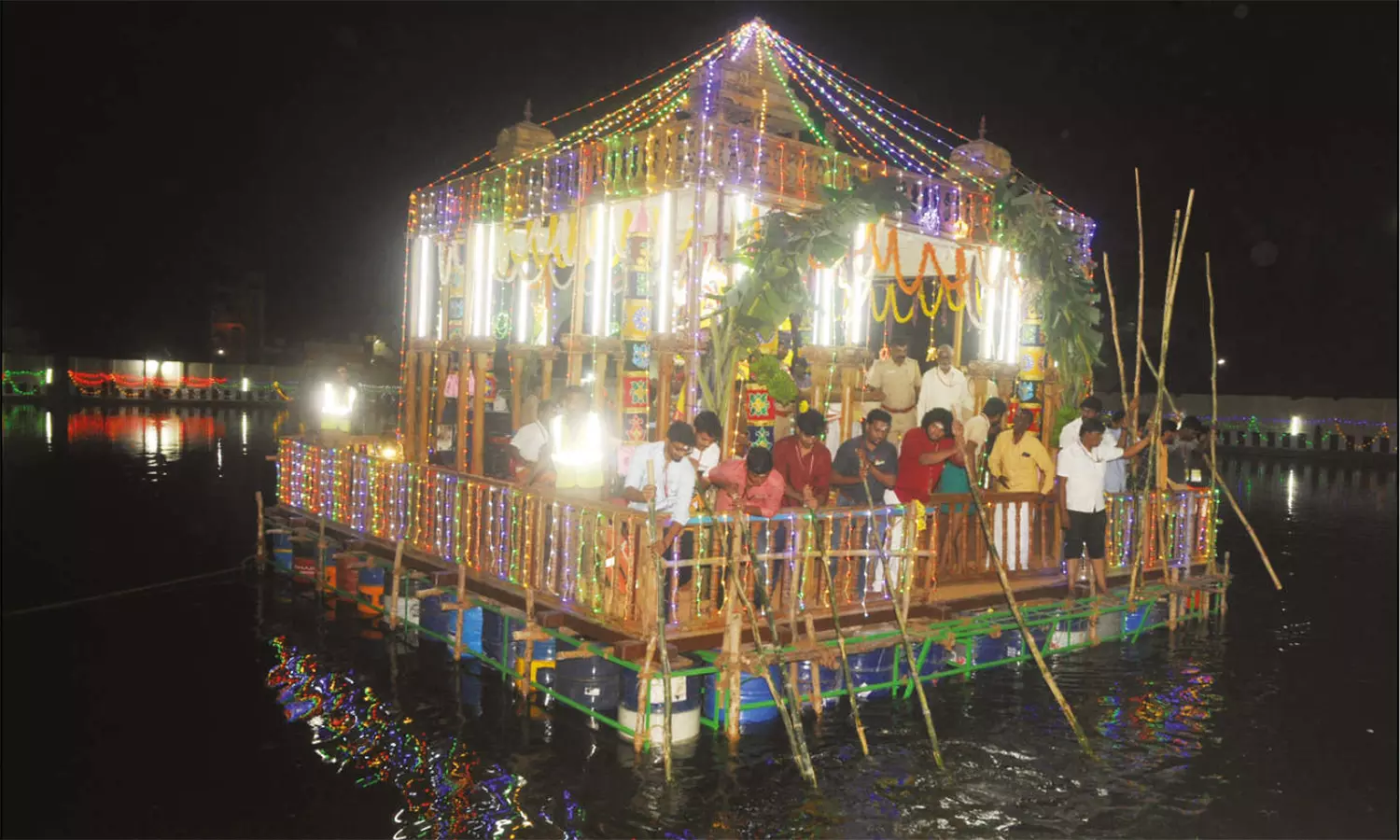 திருவண்ணாமலையில் சந்திரசேகரர் தெப்பல் உற்சவம்: திரளானவர்கள் பங்கேற்பு