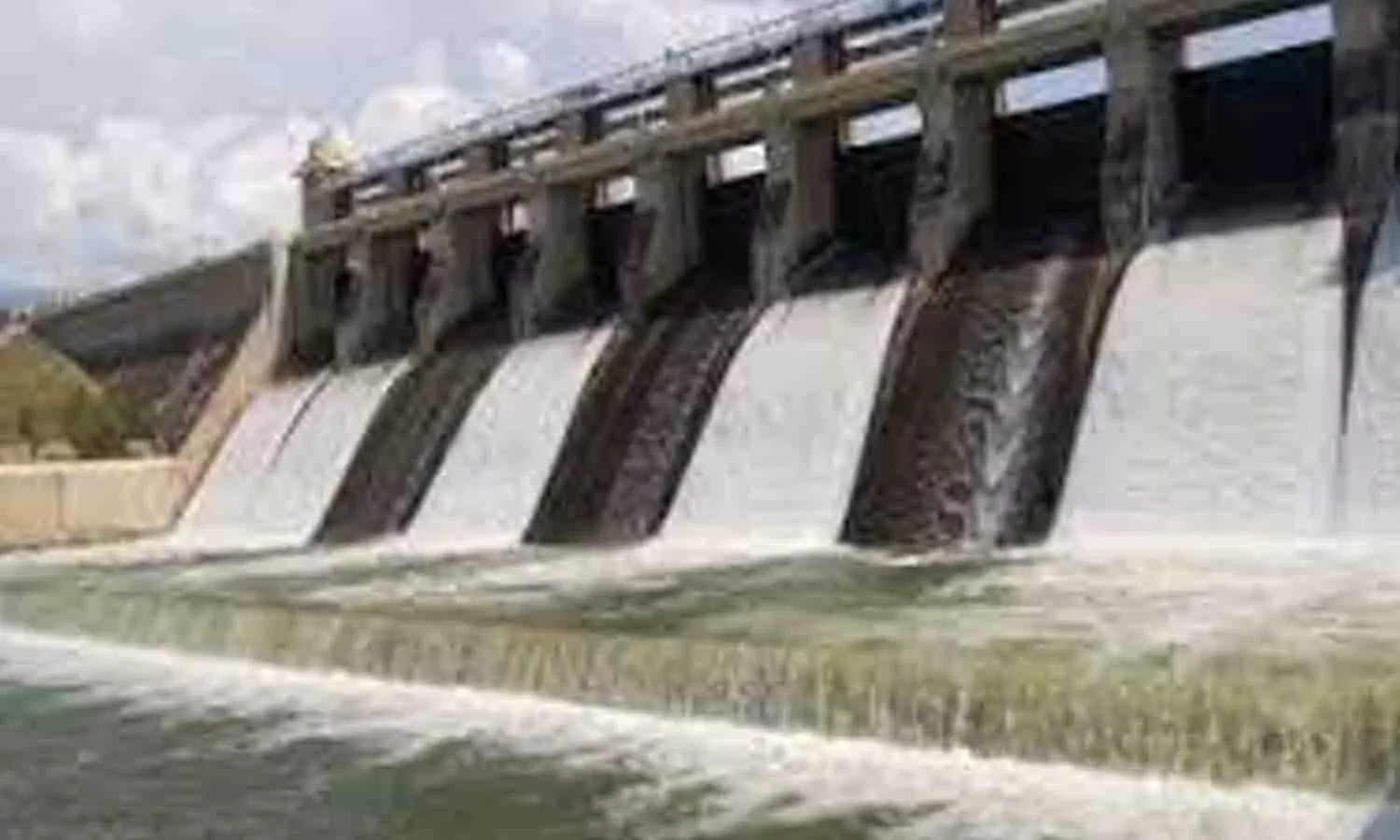 முழு கொள்ளளவில் காட்சியளிக்கும் அமராவதி அணை முழு கொள்ளளவில் காட்சியளிக்கும் அமராவதி அணை