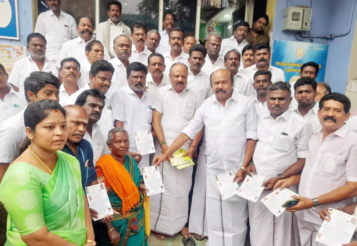 ஓ.பன்னீர்செல்வம் கூட்டும் பொதுக்குழு கண்காட்சி கூட்டமாகவே இருக்கும்