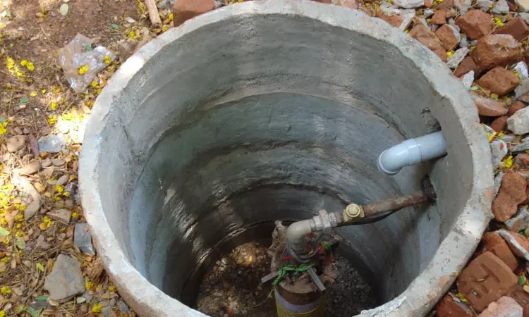 தோலம்பாளையத்தில்  9 மாதங்களை கடந்தும் நிறைவடையாத ஆழ்துளை கிணறு அமைக்கும் பணி