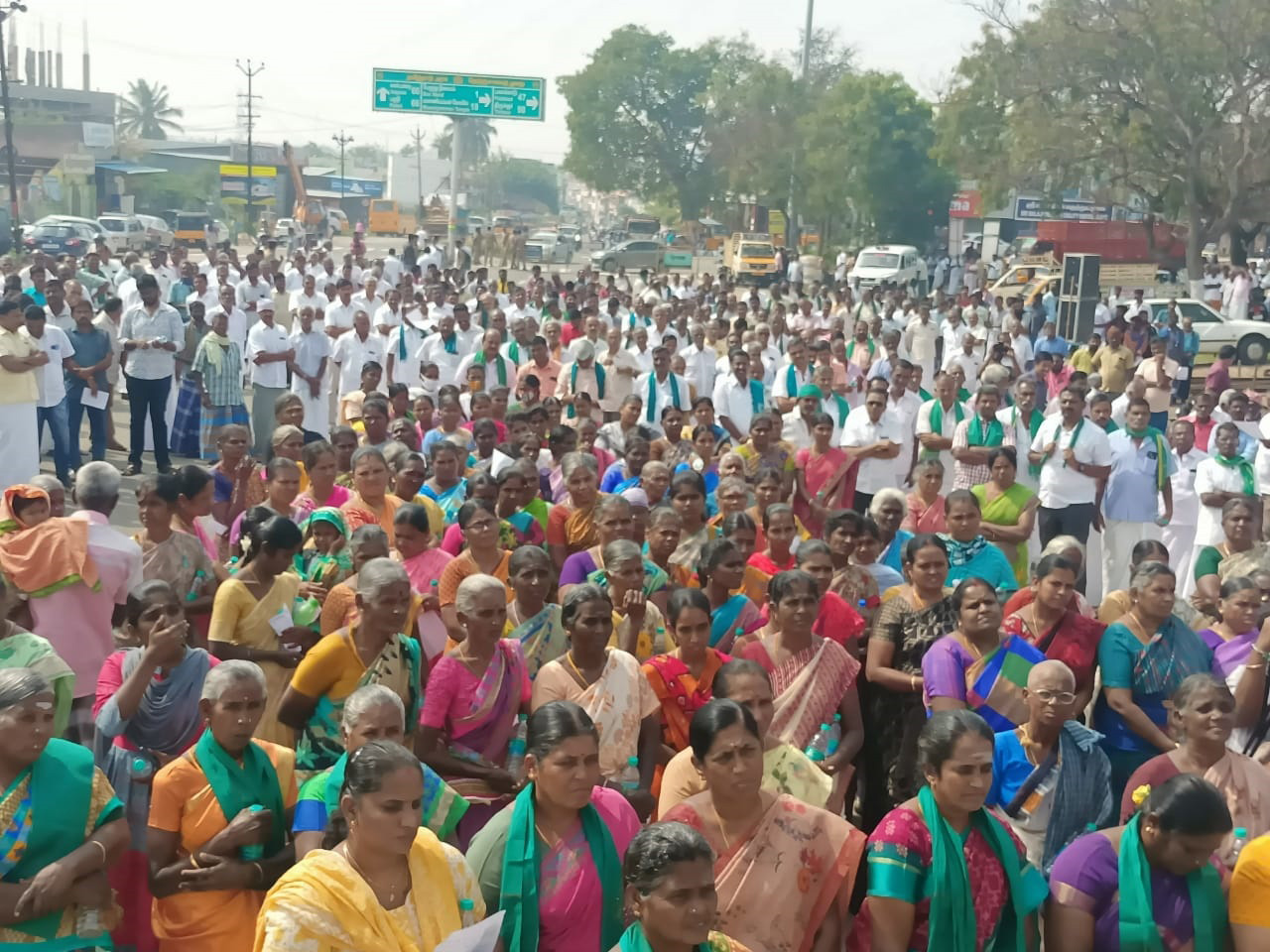 பொள்ளாச்சியில் விவசாயிகள் கண்டன ஆர்ப்பாட்டம்