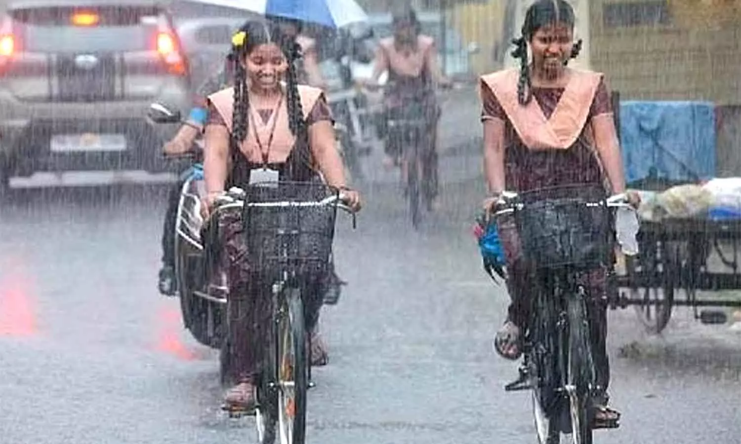 மாமல்லபுரம் அருகே நாளை கரை கடக்கிறது மாண்டஸ் புயல்: பள்ளி- கல்லூரிகளுக்கு விடுமுறை