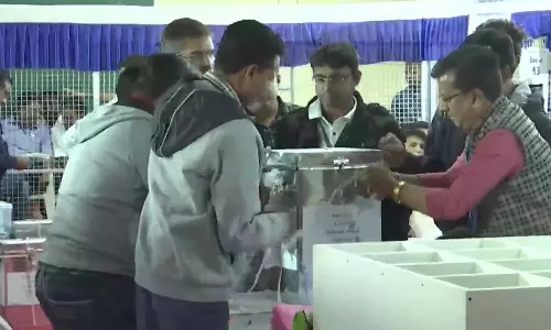 குஜராத், இமாச்சல பிரதேச தேர்தல்- வாக்கு எண்ணிக்கை தொடங்கியது