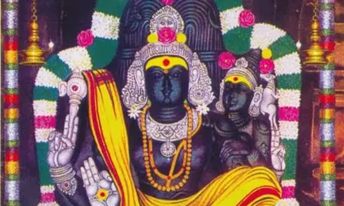 குருவின் சந்நிதியில் நாம் பாட வேண்டிய பாடல்